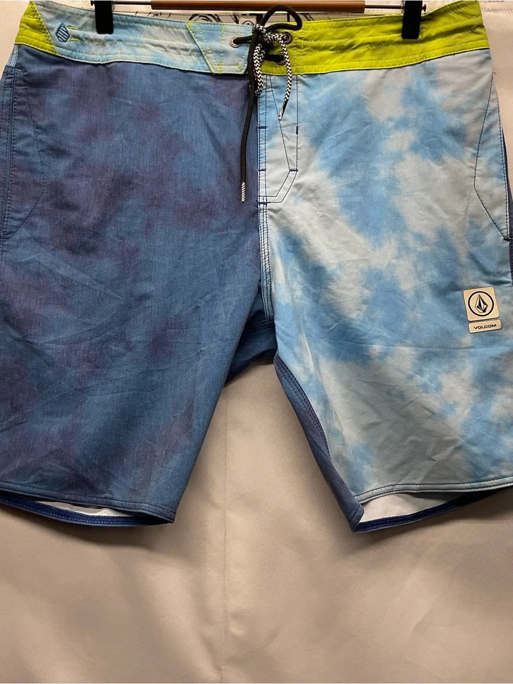 Volcom Slingers Men’s Board Short Trunks Size 34 Beach Resortwear vacation